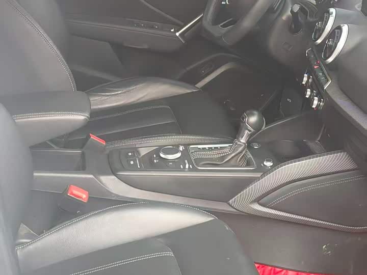 Фото 8 - Audi Q2L