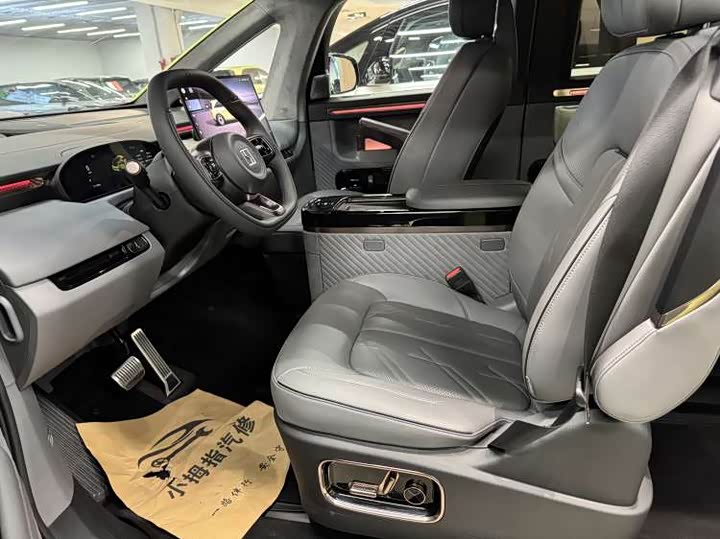 Фото 14 - Zeekr Mix