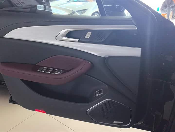 Фото 7 - Hongqi H5