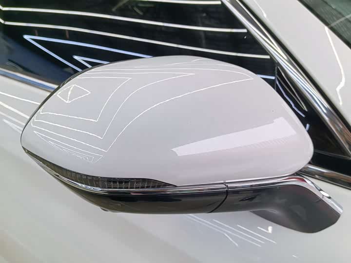 Фото 15 - Hongqi HS5