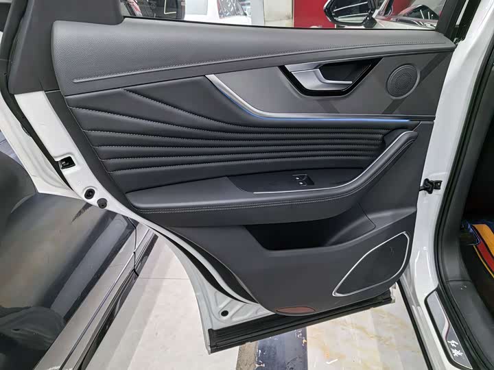 Фото 6 - Hongqi HS5