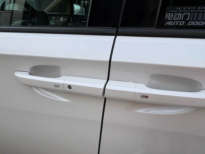 Фото 10 - Buick GL8 ES