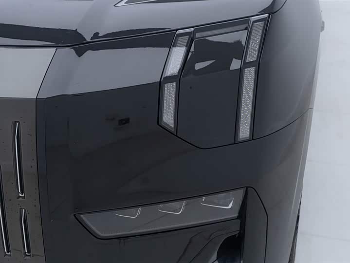 Фото 12 - Zeekr 009