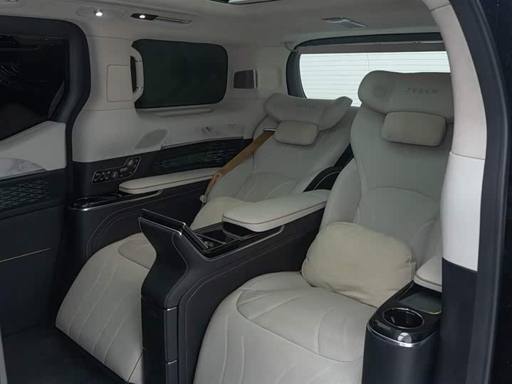 Фото 20 - Zeekr 009