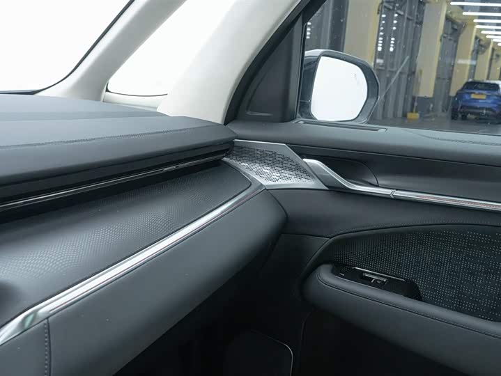 Фото 33 - Zeekr 009