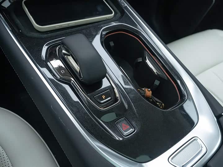 Фото 34 - Zeekr 009