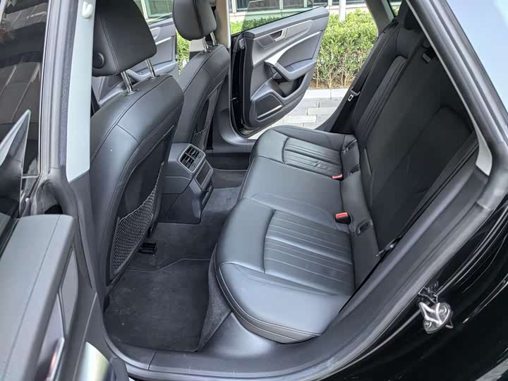 Фото 21 - Audi A7