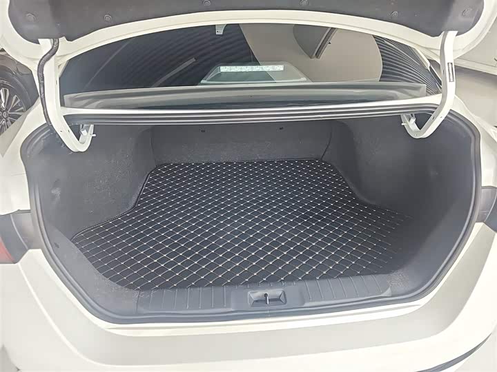 Фото 18 - Nissan Sylphy