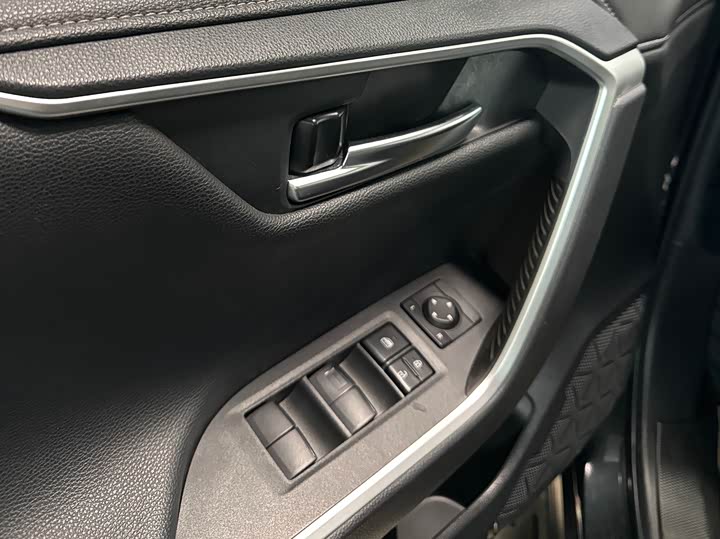 Фото 12 - Toyota Wildlander