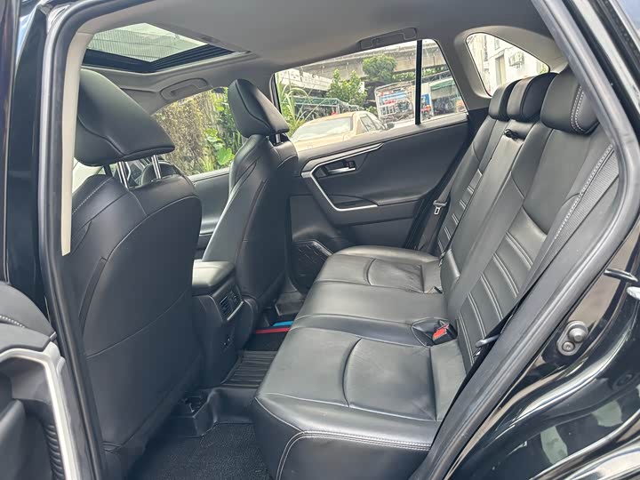 Фото 6 - Toyota Wildlander