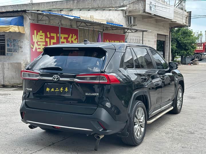 Фото 9 - Toyota Wildlander