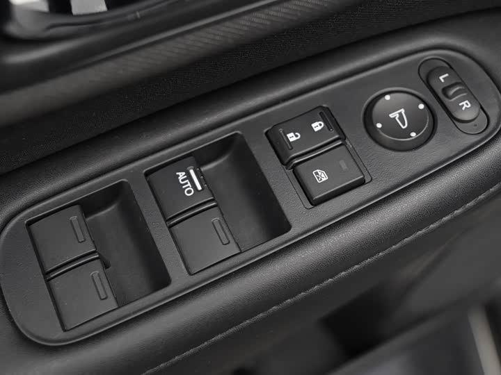 Фото 11 - Honda Vezel