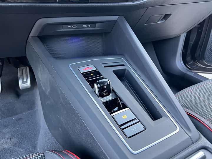 Фото 12 - Volkswagen Golf GTI