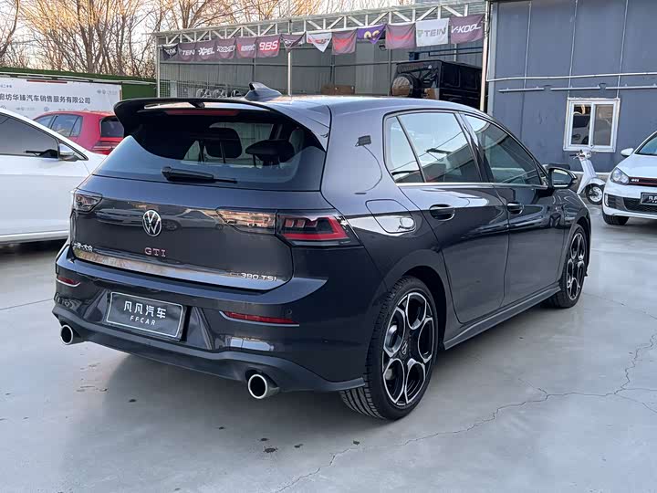 Фото 3 - Volkswagen Golf GTI