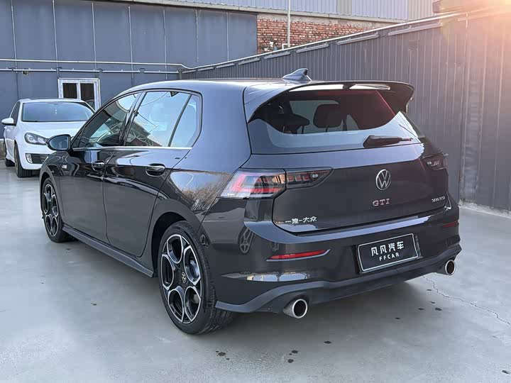 Фото 5 - Volkswagen Golf GTI