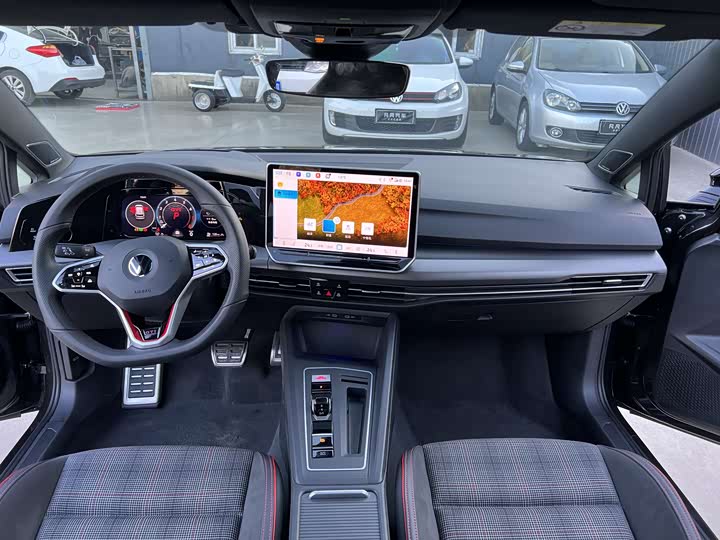 Фото 6 - Volkswagen Golf GTI