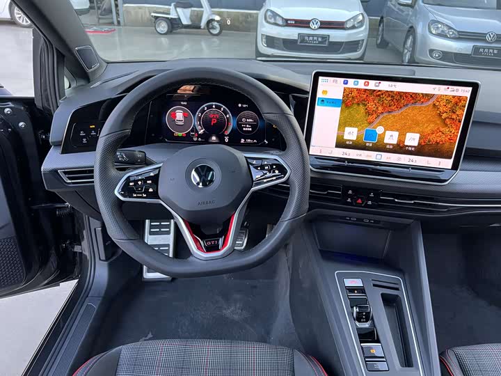 Фото 7 - Volkswagen Golf GTI