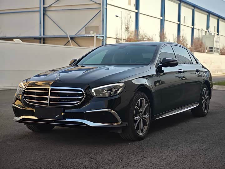 Фото 1 - Mercedes-Benz E-Class