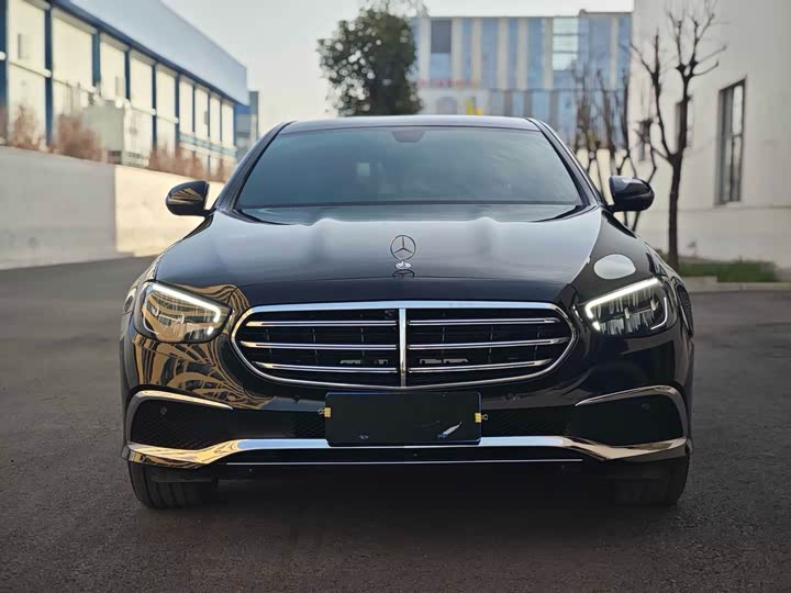 Фото 2 - Mercedes-Benz E-Class