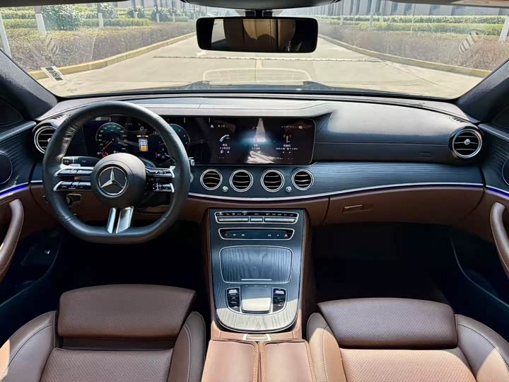 Фото 3 - Mercedes-Benz E-Class
