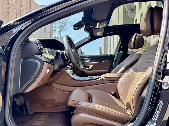 Фото 5 - Mercedes-Benz E-Class