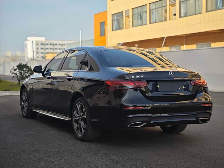 Фото 7 - Mercedes-Benz E-Class