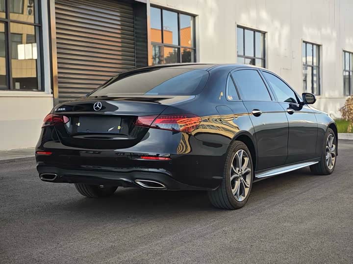 Фото 9 - Mercedes-Benz E-Class