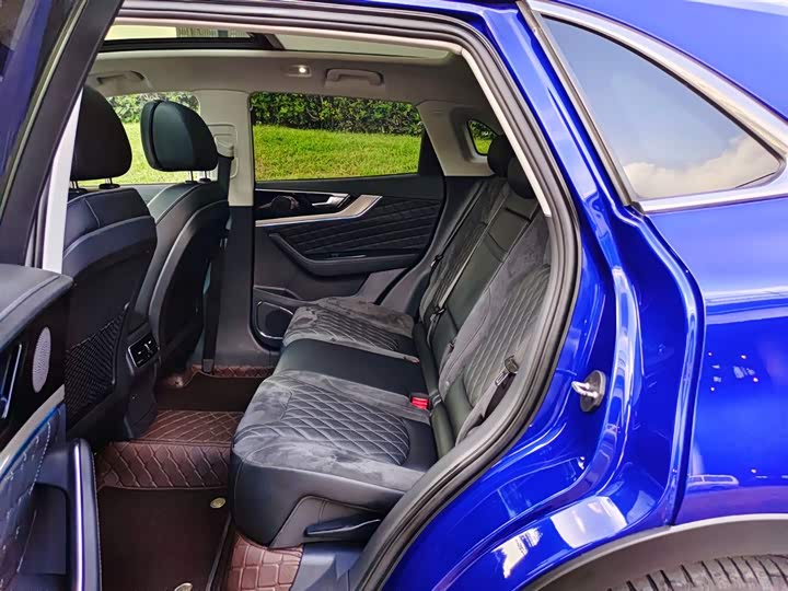 Фото 9 - Hongqi HS5