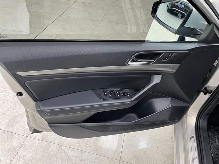 Фото 10 - Volkswagen Lavida