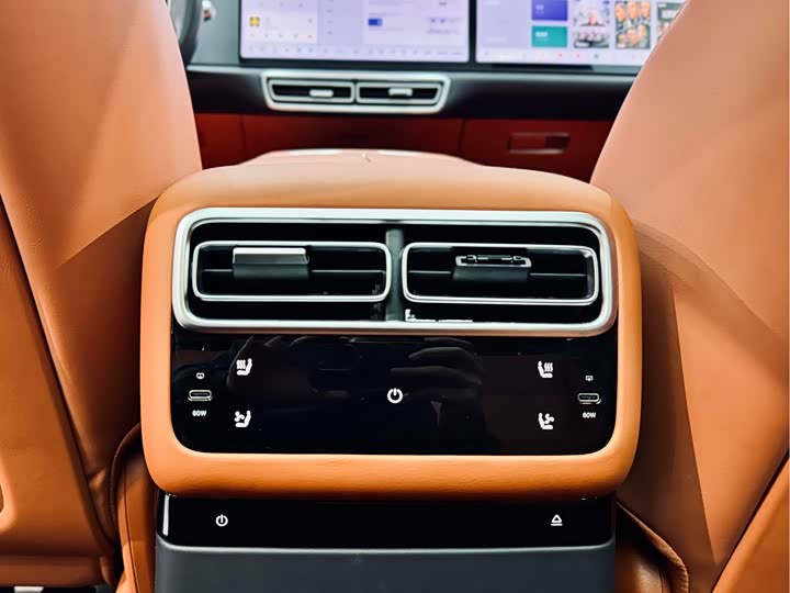 Фото 12 - LiXiang L6