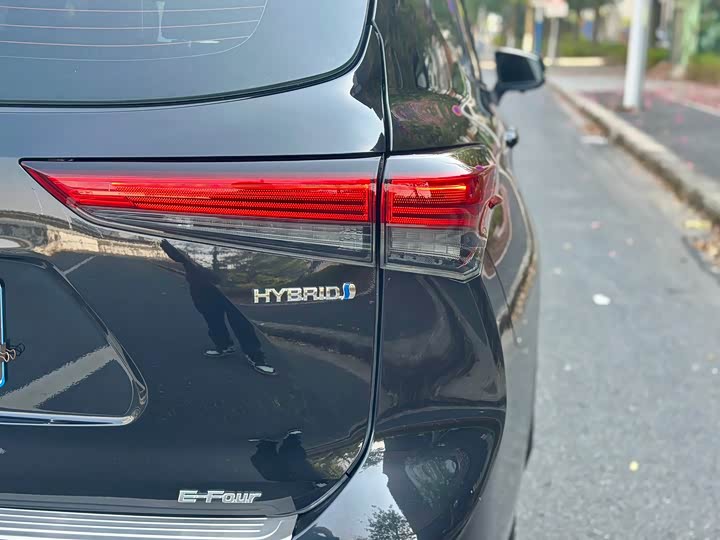 Фото 10 - Toyota Crown Kluger