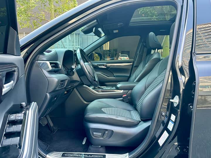 Фото 13 - Toyota Crown Kluger