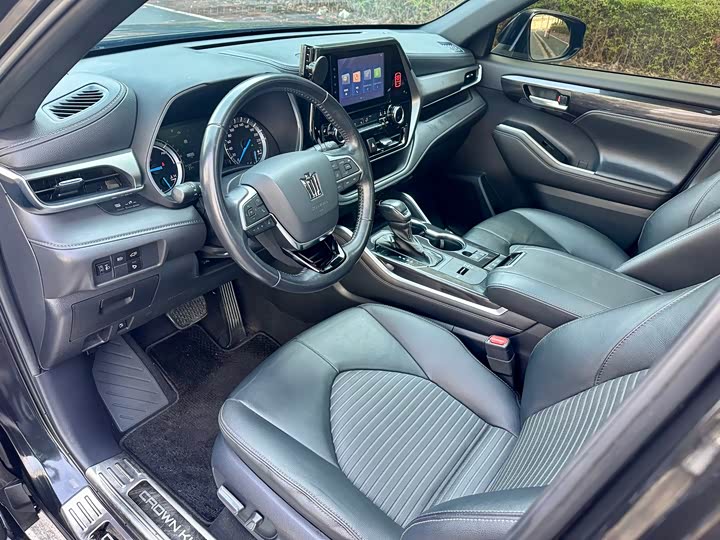 Фото 14 - Toyota Crown Kluger