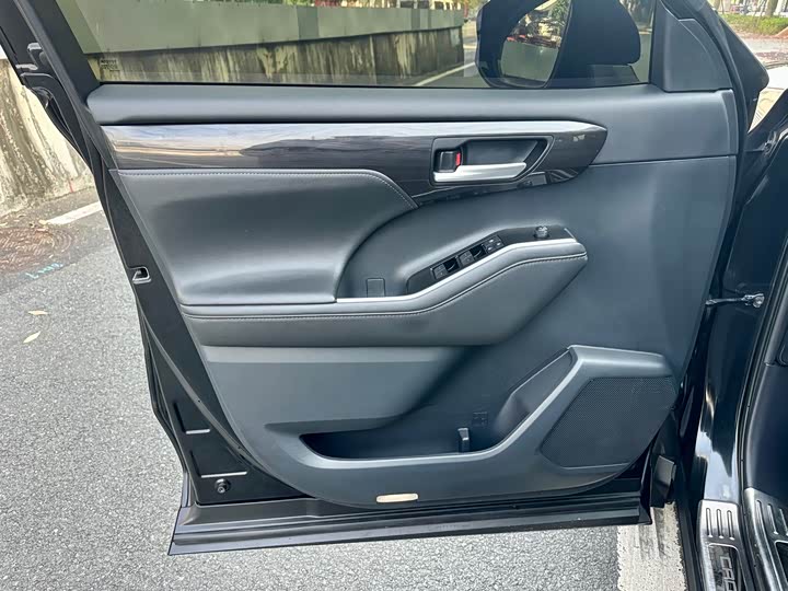 Фото 15 - Toyota Crown Kluger