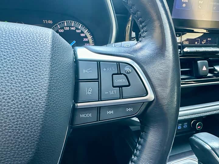 Фото 19 - Toyota Crown Kluger