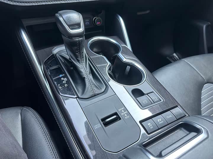 Фото 20 - Toyota Crown Kluger