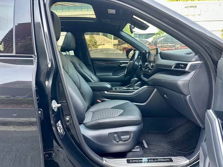 Фото 23 - Toyota Crown Kluger