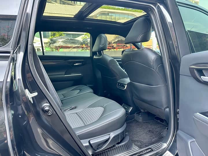 Фото 25 - Toyota Crown Kluger