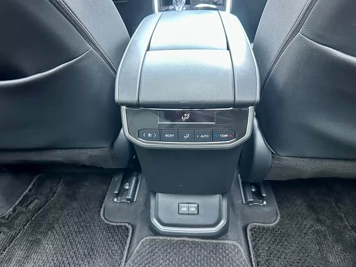 Фото 26 - Toyota Crown Kluger