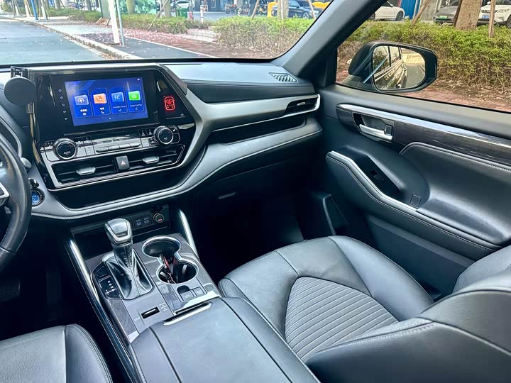 Фото 28 - Toyota Crown Kluger