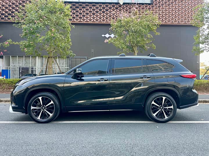 Фото 8 - Toyota Crown Kluger