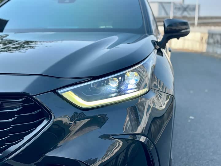 Фото 9 - Toyota Crown Kluger