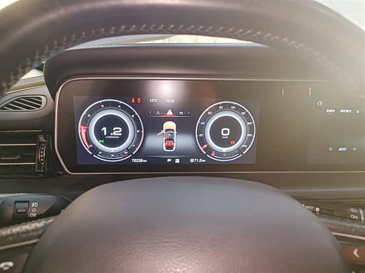 Фото 12 - Hongqi HS5