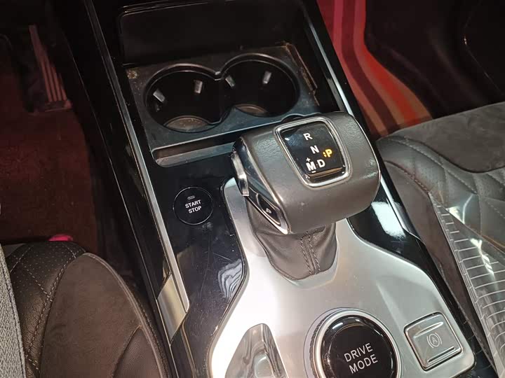 Фото 14 - Hongqi HS5