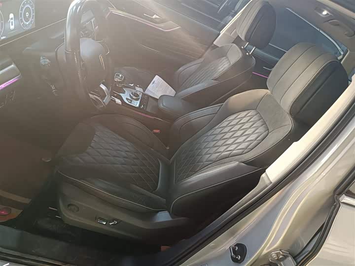 Фото 15 - Hongqi HS5