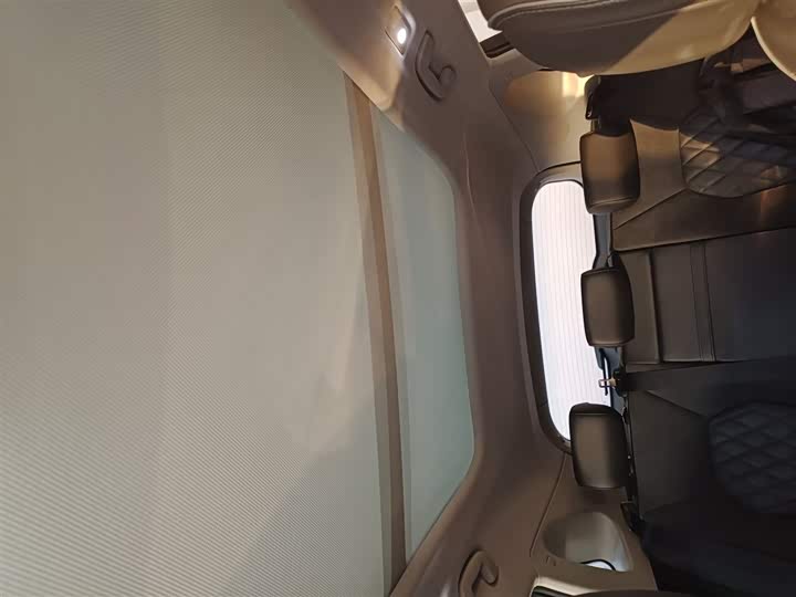 Фото 18 - Hongqi HS5