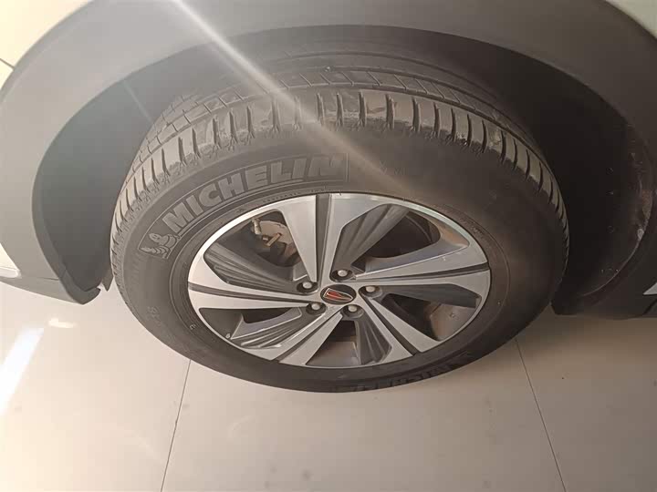 Фото 22 - Hongqi HS5