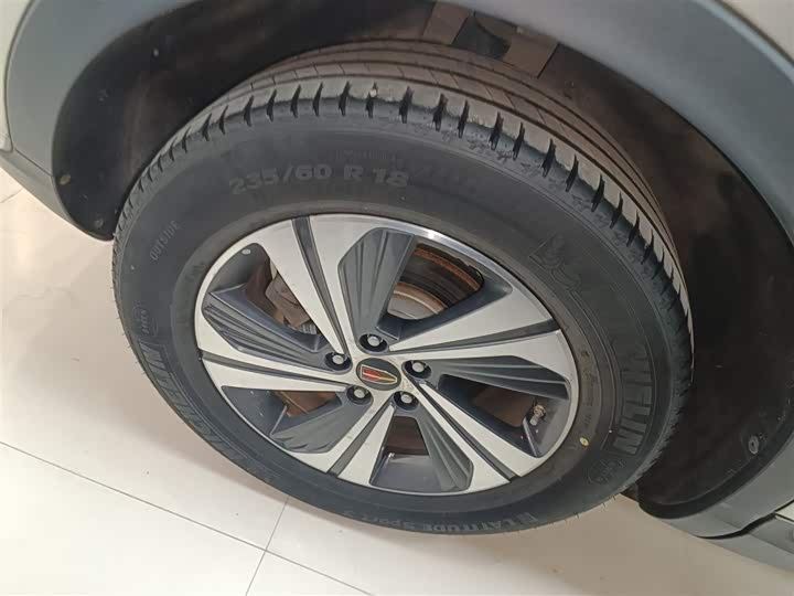 Фото 25 - Hongqi HS5