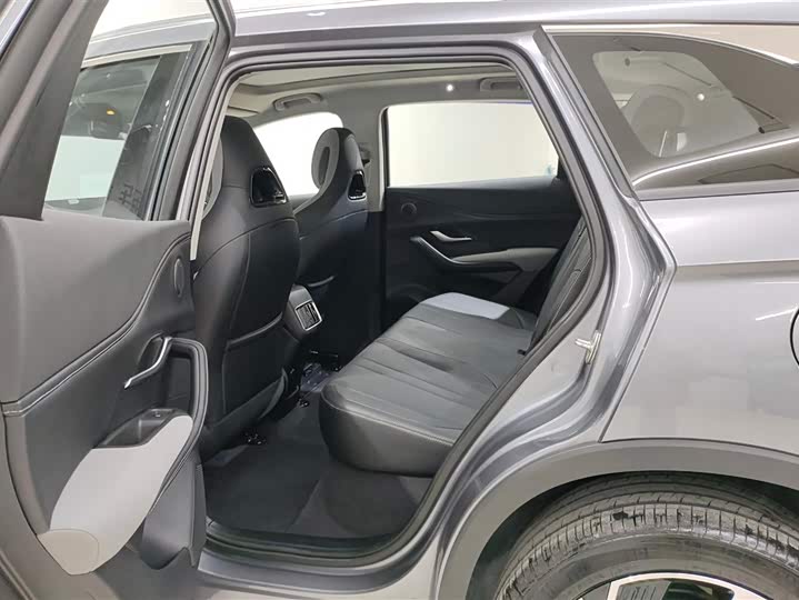 Фото 11 - BYD Sea Lion 05 DM-i Hybrid