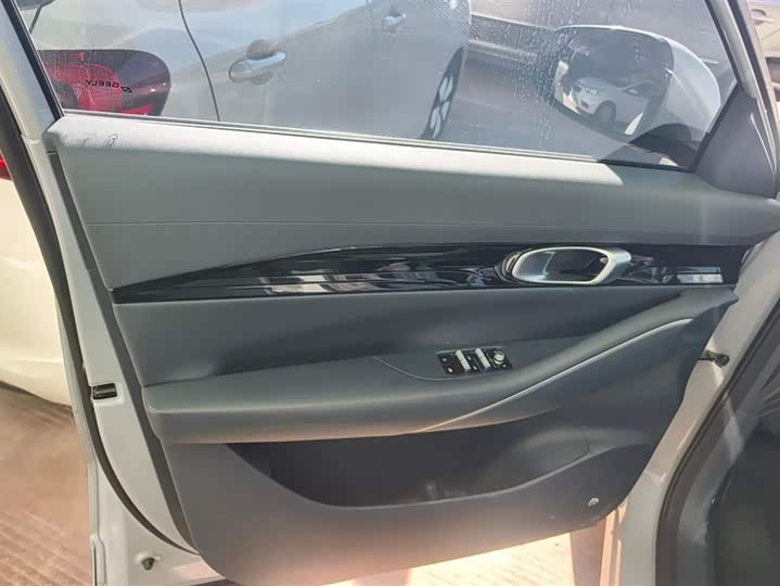 Фото 7 - Geely Galaxy E5